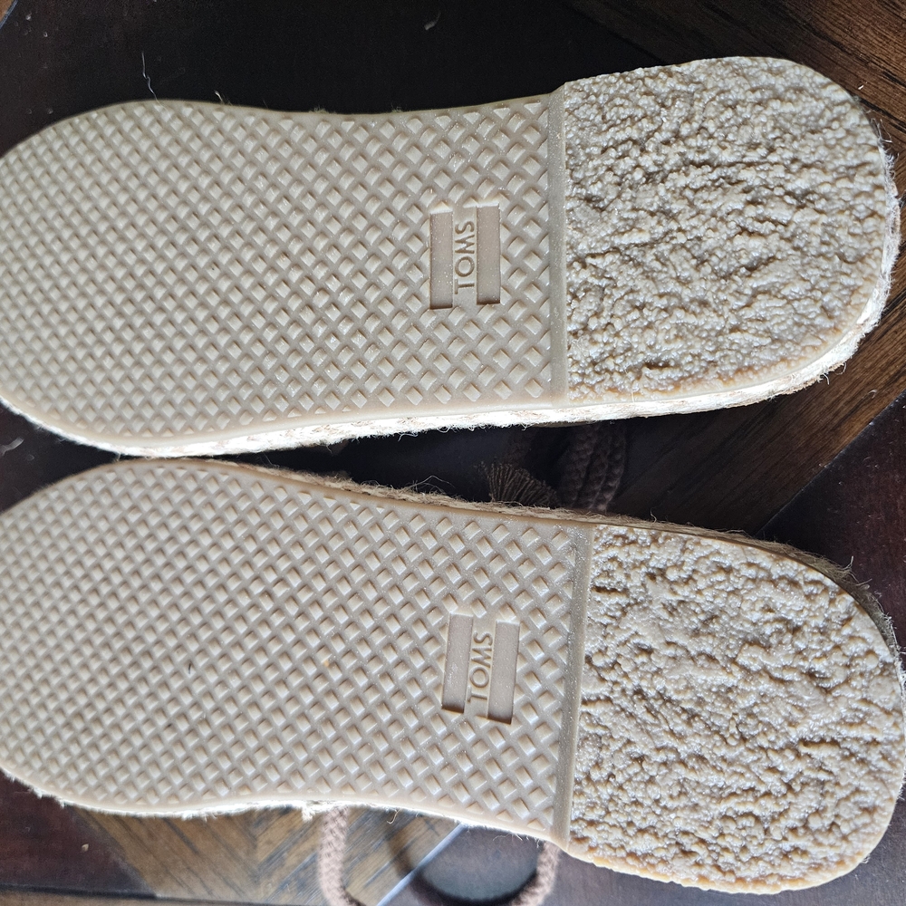 TOMS Kids Brown Shoes - Picture 6 of 6